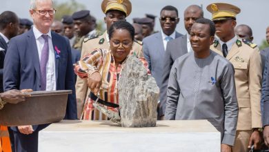 Pose de la 1ère pierre pour la construction à Lomé