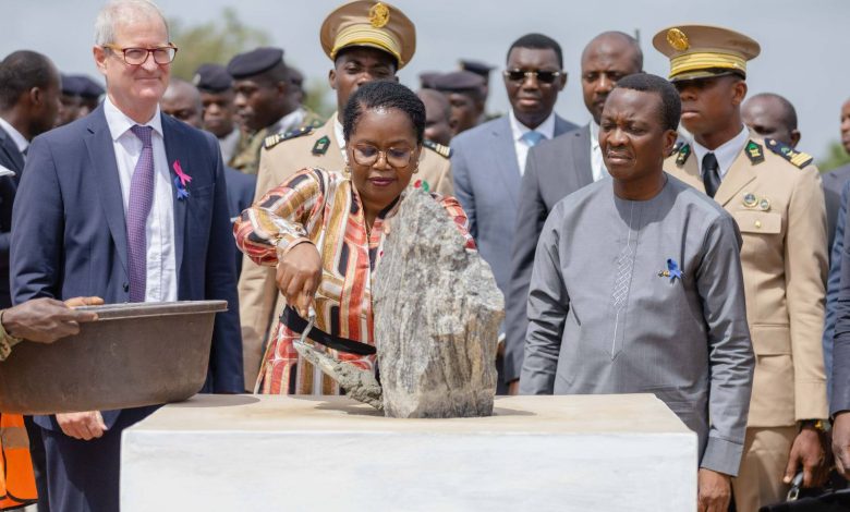 Pose de la 1ère pierre pour la construction à Lomé